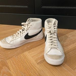 Nike leather Blazers kids sz 5.5